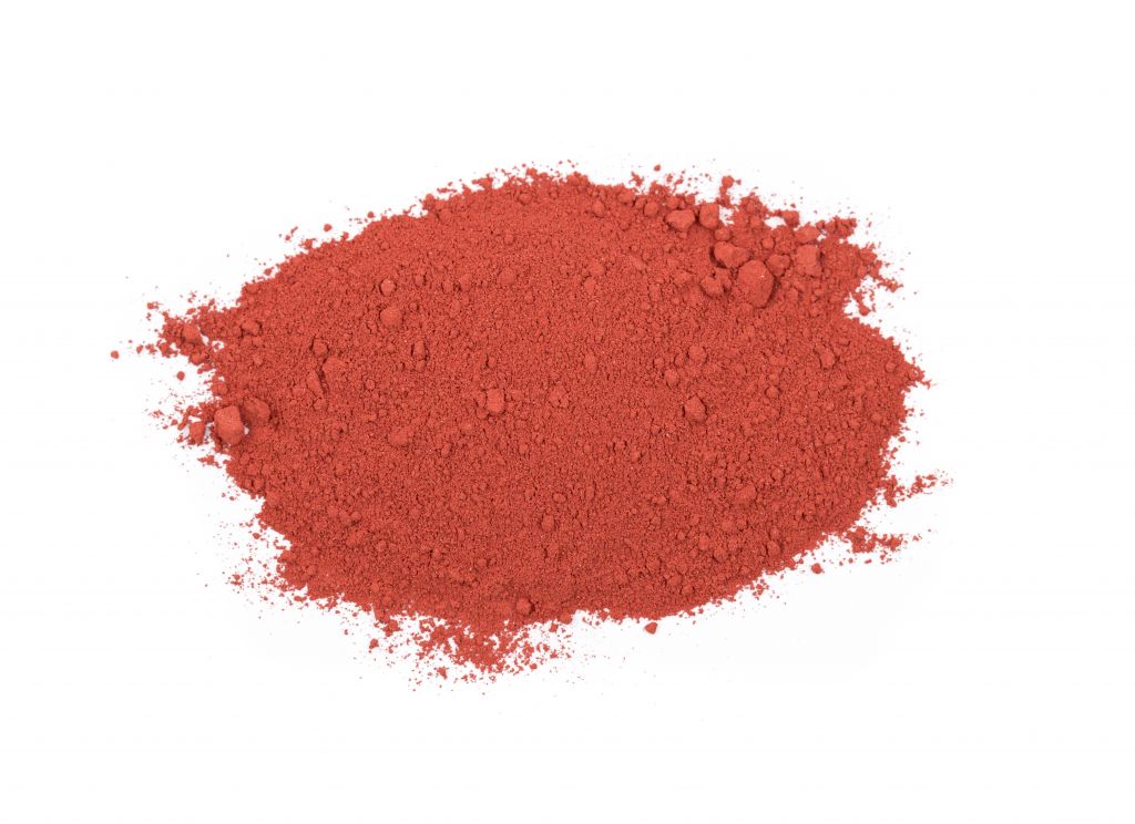 Červený pigment, který vznikne po přepálení žluté hlinky.