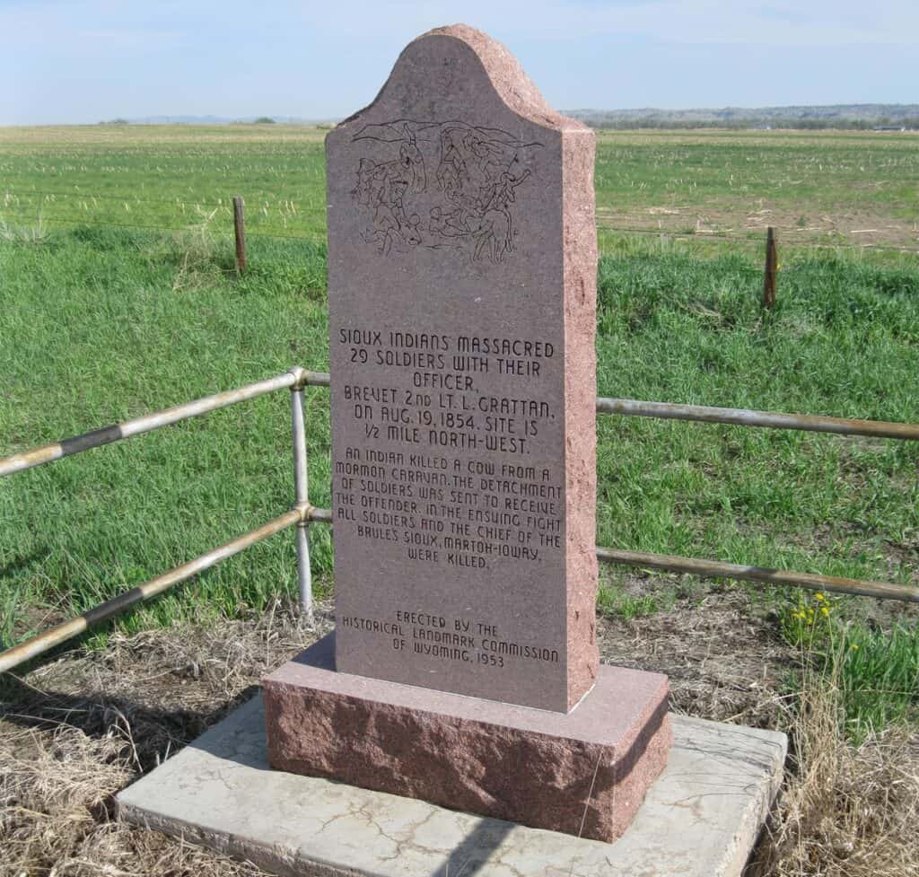 Pomník, připomínající Grattanův masakr.