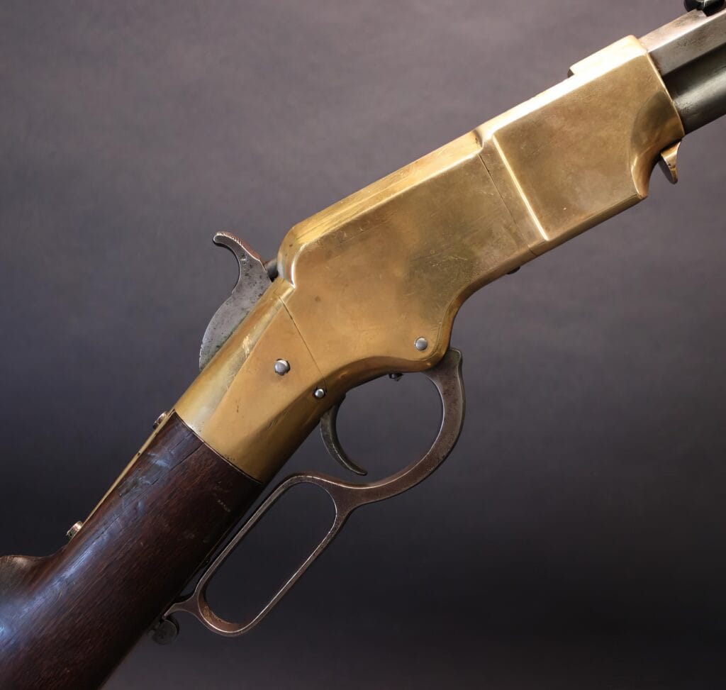 Plášť pušky Henry rifle byl většinou vyrobený z bronzu.