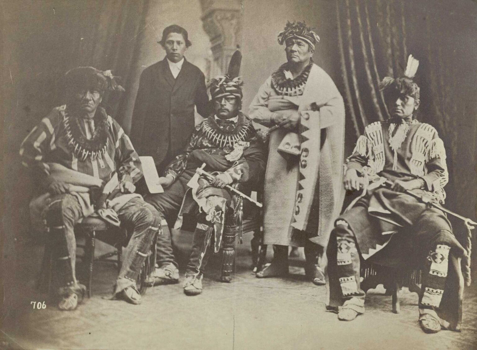 Muži z kmene Sauků na fotografii z roku 1868.