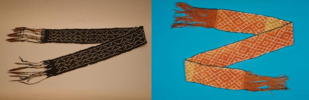Dvě sashe raného typu, Britské Muzeum a CMC. Zesvětlené pruhy na sashi vpravo jsou prvkem známým z několika podobných ručně vázaných artefaktů, patrně Anishinaabe. Technologie vzniku světlých pruhů ani jejich smysl není znám.