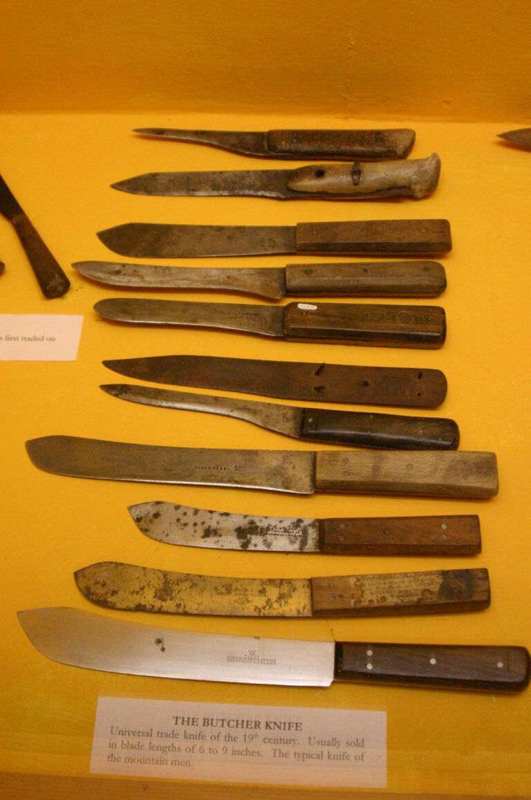 Řeznické nože (butcher) amerického pohraničí. Byly zpravidla delší, silnější a robustnější než scalpery.