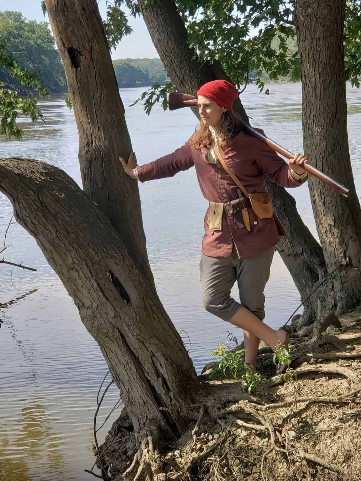 Mladý reenactor historicky velice přesná rekonstruuje francouzského Coureur de bois.
